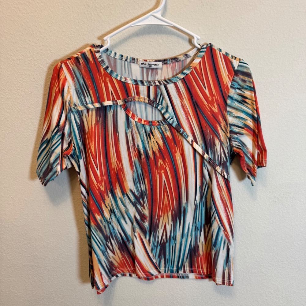 Cha Cha Vente Top - Multicolor Abstract‎ Print with Cutout Detail - Short Sleeve